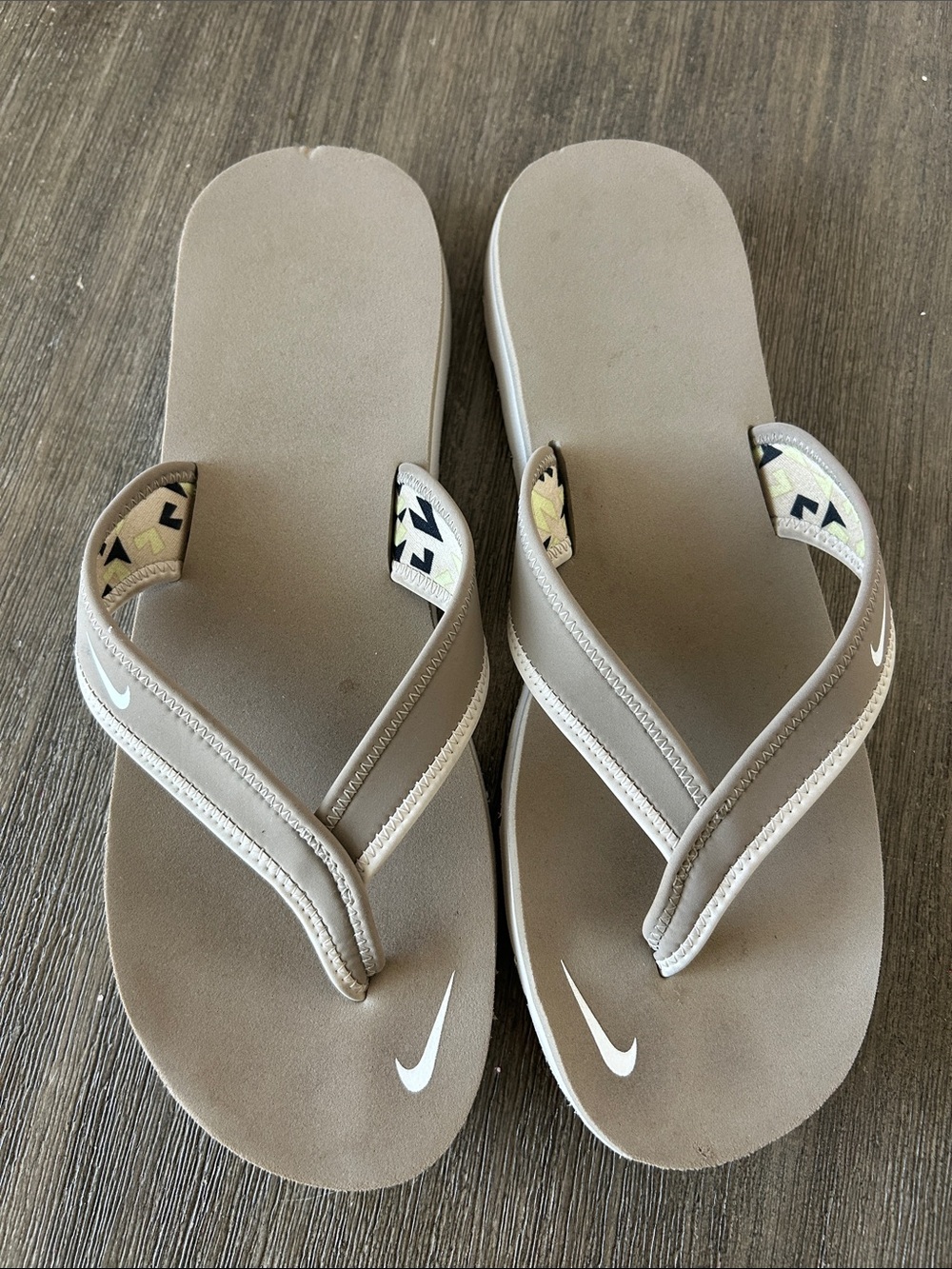 Nike Celso Thong Olive Flip Flop Women Size W9, Gently Used.